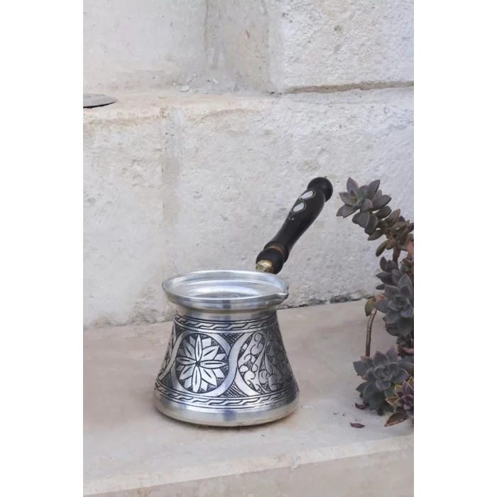 BAKIR CEZVE SEDEF KULPLU OYMA NAKIŞ İŞLEME GÜMÜŞ RENK (7 KİŞİLİK)