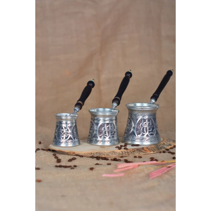 BAKIR CEZVE SETİ AHŞAP SAPLI TUĞRALI İ (2-4-6 KİŞİLİK) GÜMÜŞ RENK