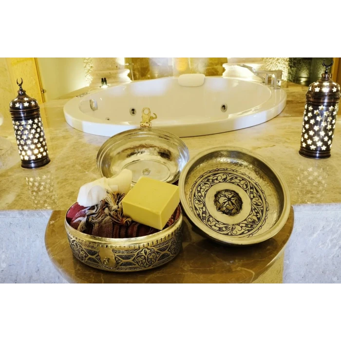 BAKIR HAMAM SETİ OYMA ÇİÇEK İŞLEME GÜMÜŞ RENK (KALAYLI)