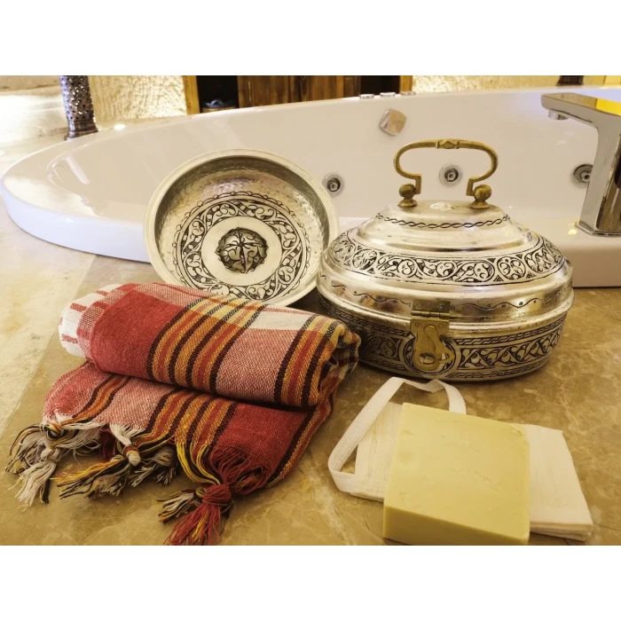 BAKIR HAMAM SETİ OYMA NAKIŞ İŞLEME GÜMÜŞ RENK (KALAYLI)