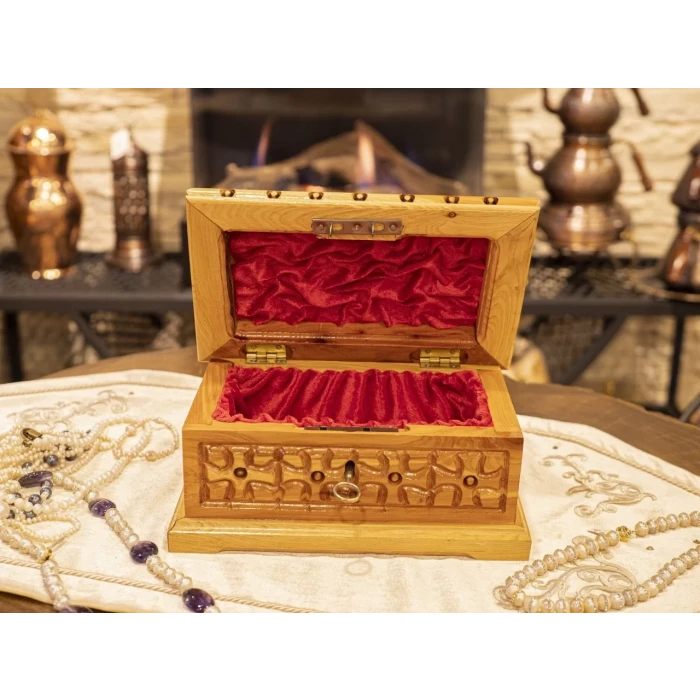 AHŞAP OYMA KİLİTLİ NAKIŞ KUTUSU ARDIÇ AĞACI