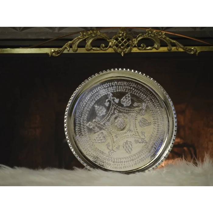 BAKIR TEPSİ YUVARLAK DESENLİ GÜMÜŞ RENK 29CM