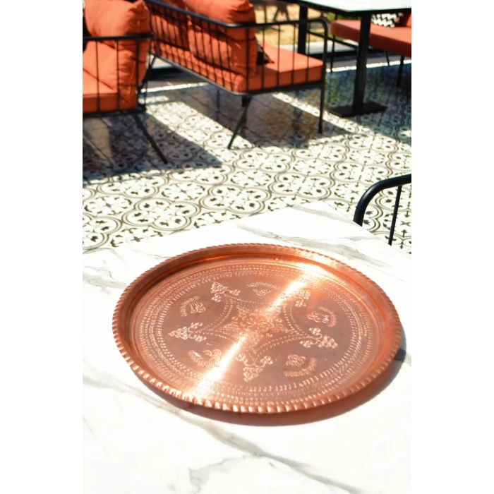 BAKIR TEPSİ YUVARLAK DESENLİ BAKIR RENK 37CM