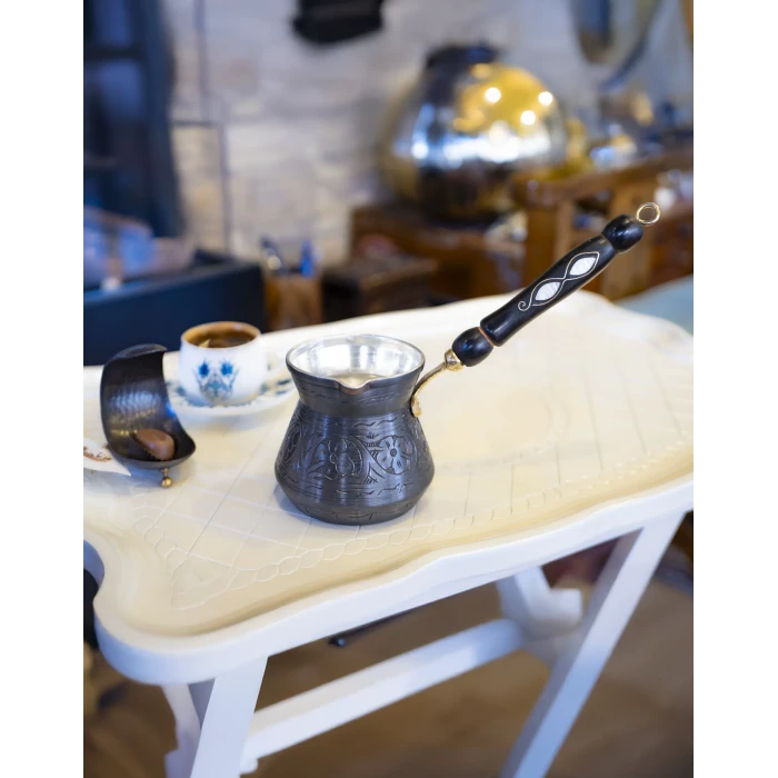 BAKIR CEZVE SEDEF KULPLU İŞLEMELİ TOMBAK MODEL SİYAH OKSİT RENK 5 KİŞİLİK