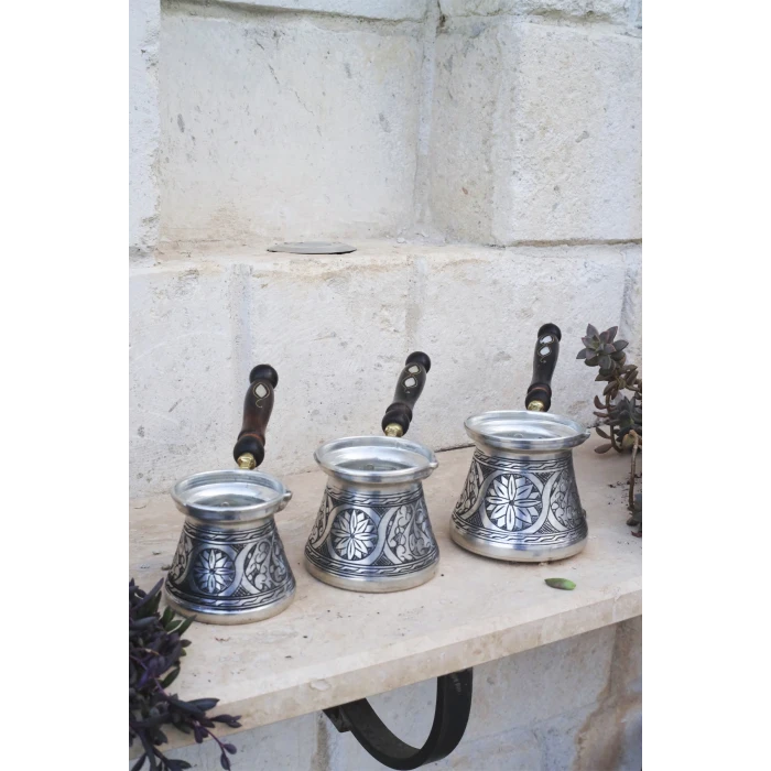 BAKIR CEZVE SEDEF KULPLU OYMA NAKIŞ İŞLEME GÜMÜŞ RENK (7 KİŞİLİK)