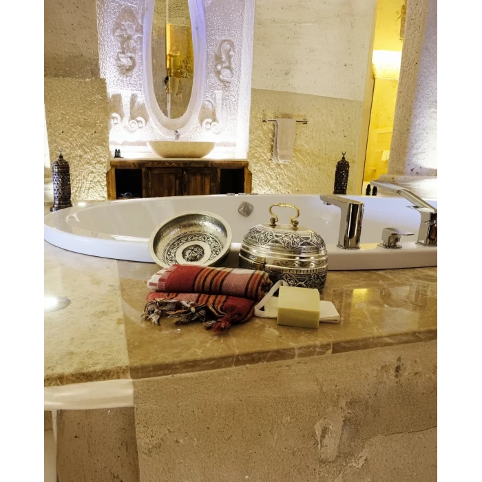 BAKIR HAMAM SETİ OYMA ÇİÇEK İŞLEME GÜMÜŞ RENK (KALAYLI)