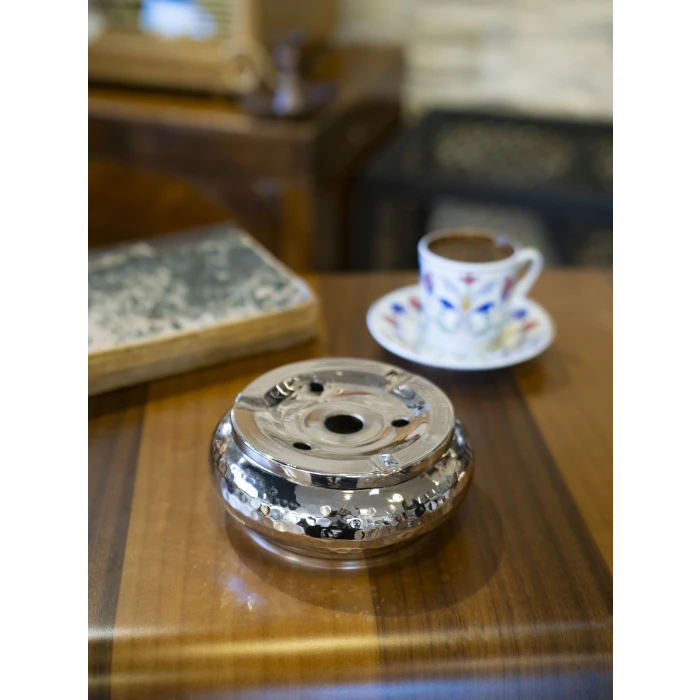 BAKIR KÜL TABLASI ÇEKİÇ DÖVMELİ GÜMÜŞ RENK