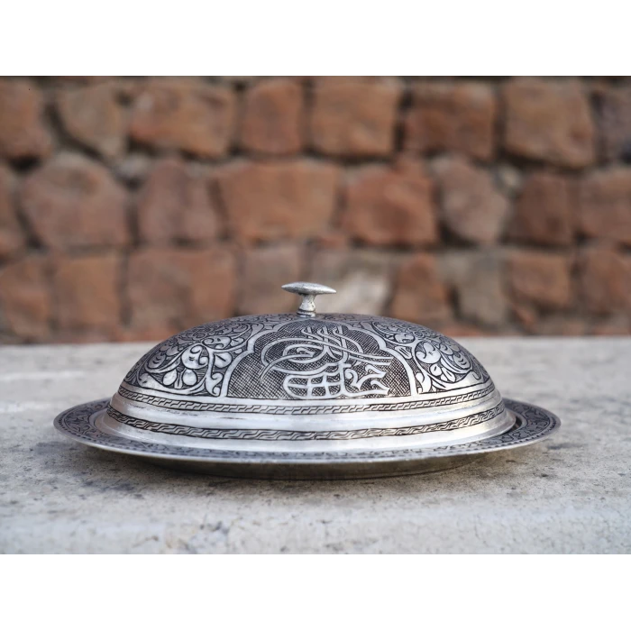 BAKIR SUNUMLUK KAPAKLI OYMA NAKIŞLI TUĞRALI 30cm