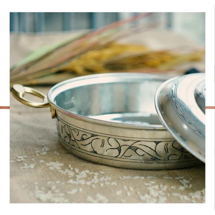 BAKIR TENCERE OYMA NAKIŞ İŞLEME ENGİN MODEL GÜMÜŞ RENK 25CM