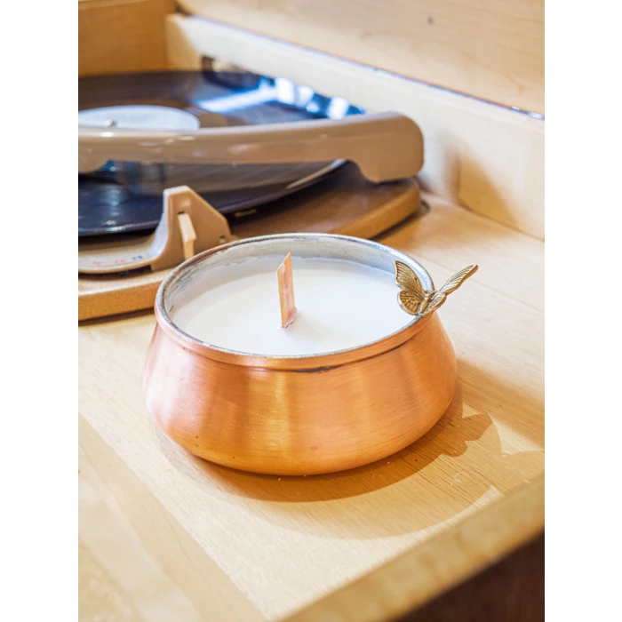 BAKIR KASELİ SOYA MUMU KELEBEK DETAYLI MAT BAKIR RENK