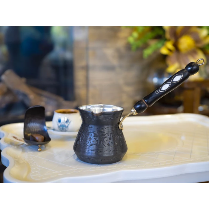 BAKIR CEZVE SEDEF KULPLU İŞLEMELİ TOMBAK MODEL SİYAH OKSİT RENK 7 KİŞİLİK