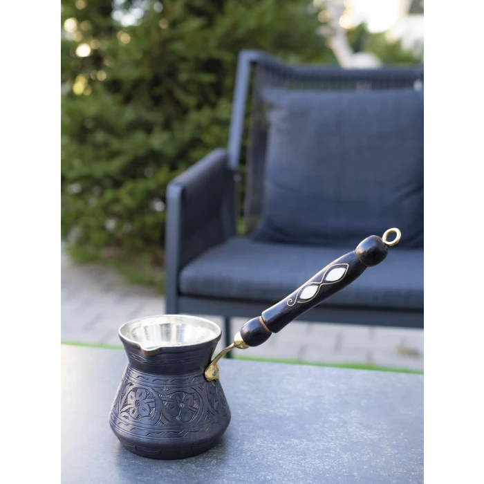 BAKIR CEZVE SEDEF KULPLU İŞLEMELİ TOMBAK MODEL SİYAH OKSİT RENK 7 KİŞİLİK