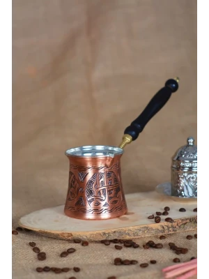 BAKIR CEZVE AHŞAP SAPLI TUĞRALI (4 KİŞİLİK) BAKIR RENK