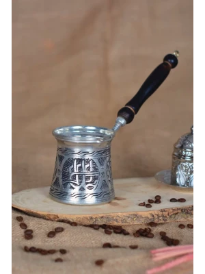 BAKIR CEZVE AHŞAP SAPLI TUĞRALI (4 KİŞİLİK) GÜMÜŞ RENK