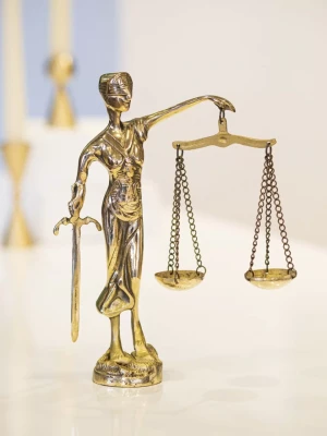 PİRİNÇ DÖKÜM ADALET HEYKELİ (THEMIS HEYKELİ)