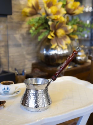 BAKIR CEZVE ÇEKİÇ DÖVME TOMBUL MODEL GÜMÜŞ RENK 6 KİŞİLİK