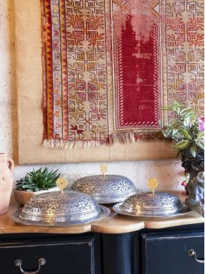 BAKIR SUNUMLUK KAPAKLI OYMA NAKIŞLI TUĞRALI 30cm