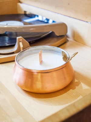 BAKIR KASELİ SOYA MUMU KELEBEK DETAYLI MAT BAKIR RENK