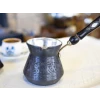 BAKIR CEZVE SEDEF KULPLU İŞLEMELİ TOMBAK MODEL SİYAH OKSİT RENK 5 KİŞİLİK