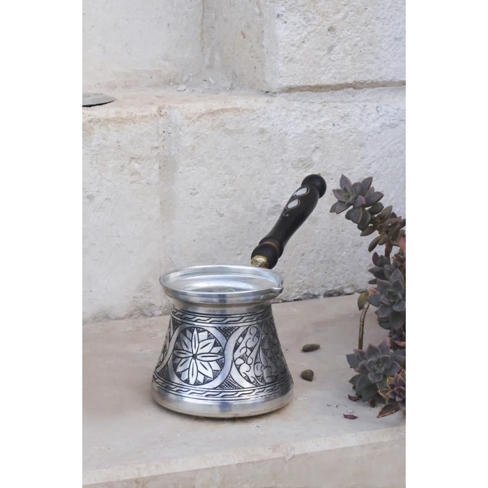 BAKIR CEZVE SEDEF KULPLU OYMA NAKIŞ İŞLEME GÜMÜŞ RENK (3 KİŞİLİK)