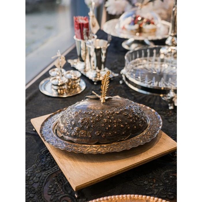 BAKIR SUNUMLUK KAPAKLI OVAL DESEN KABARTMALI OKSİT RENK 35 CM