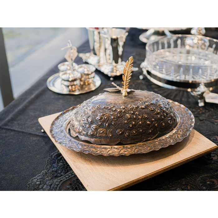 BAKIR SUNUMLUK KAPAKLI OVAL DESEN KABARTMALI OKSİT RENK 35 CM