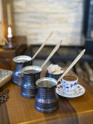 BAKIR CEZVE SETİ ÇEKİÇ DÖVMELİ OKSİTLİ BAKIR RENK