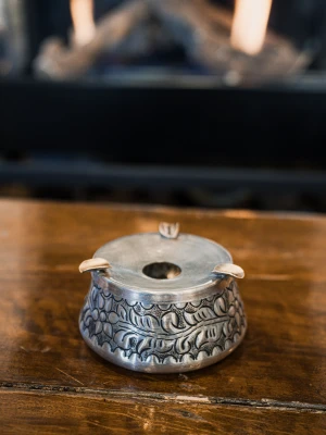 Bakır Kül Tablası Kabartmalı Model Gümüş Renk