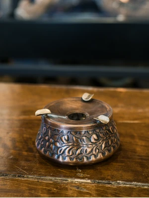 Bakır Kül Tablası Kabartmalı Model Oksit Renk