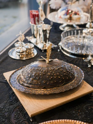 BAKIR SUNUMLUK KAPAKLI OVAL DESEN KABARTMALI OKSİT RENK 35 CM