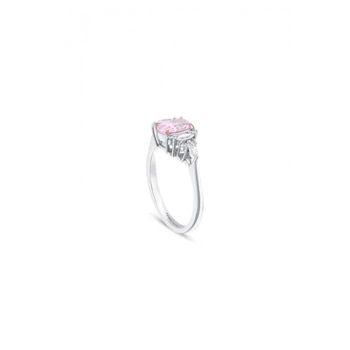 0.32 Karat Pembe Violet Kuşon Kesim Pırlanta Yüzük